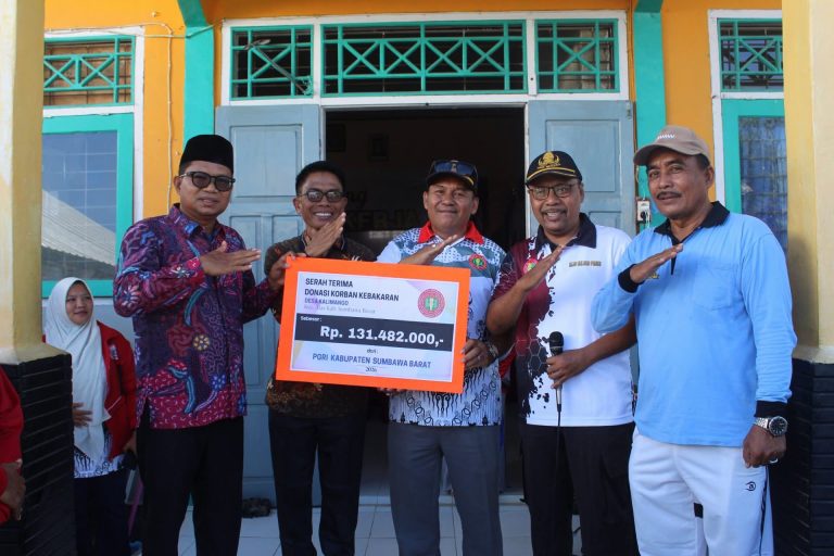 PGRI kabupaten Sumbawa Barat Salurkan Bantuan Untuk Korban Kebakaran di Kecamatan Alas Barat