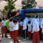 Tingkatkan Minat Baca Sejak Dini, Arpus KSB Rutinkan Kunjungan Edukatif Perpustakaan Keliling ke Sekolah