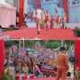 Semarak Hari Lahir KSB ke-23: Guru dan Tenaga Pendidik Unjuk Gigi di Panggung Fashion Show Pesona Tenun Sumbawa Barat